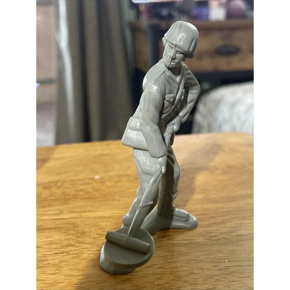 Army Soldier Mine Sweep Freestanding Approx 4 Inch Green Plastic Military Army